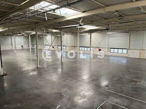 Local d’activités dans Saint-Priest à louer Photo intérieure– Image 1 sur 13