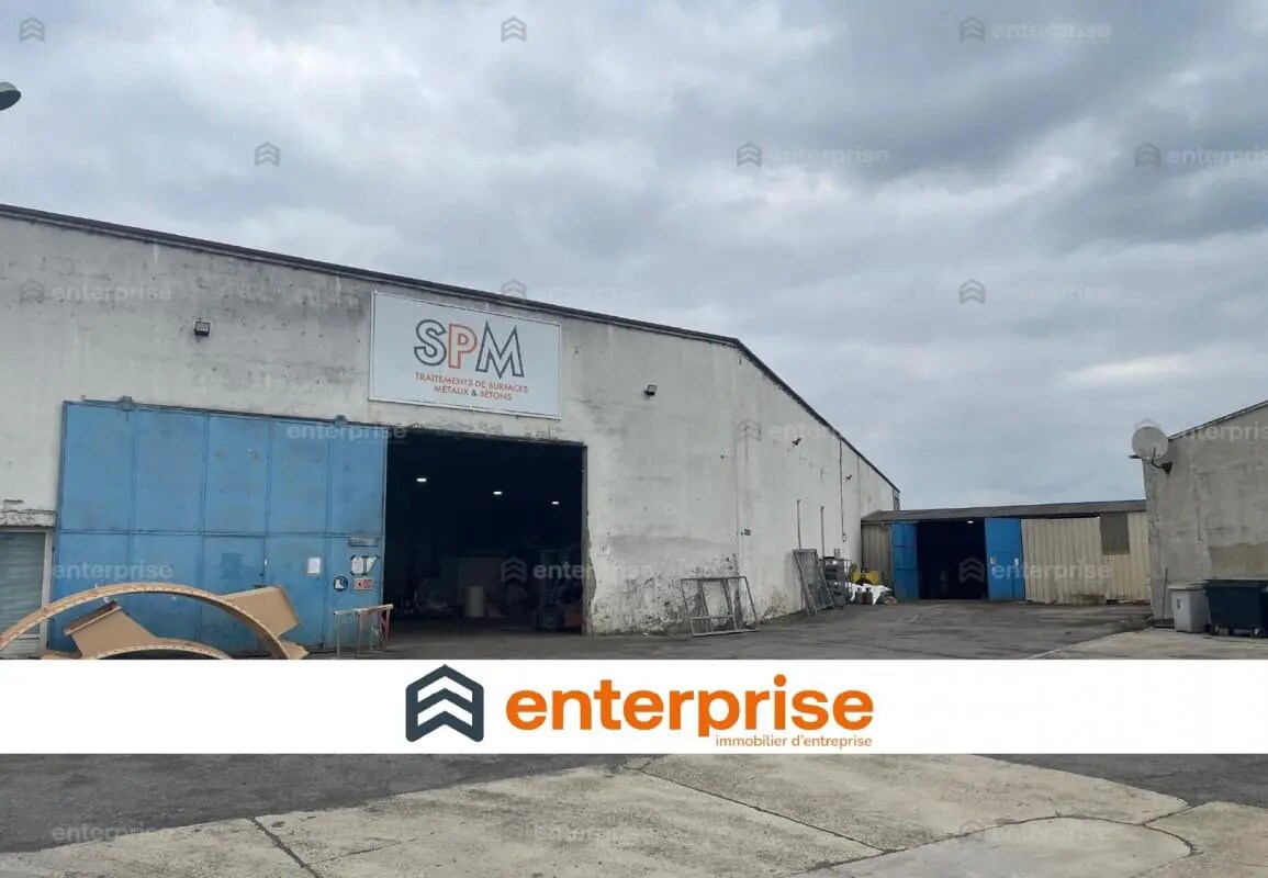 Local d'activités dans Travecy à vendre Photo de l’immeuble– Image 1 sur 2