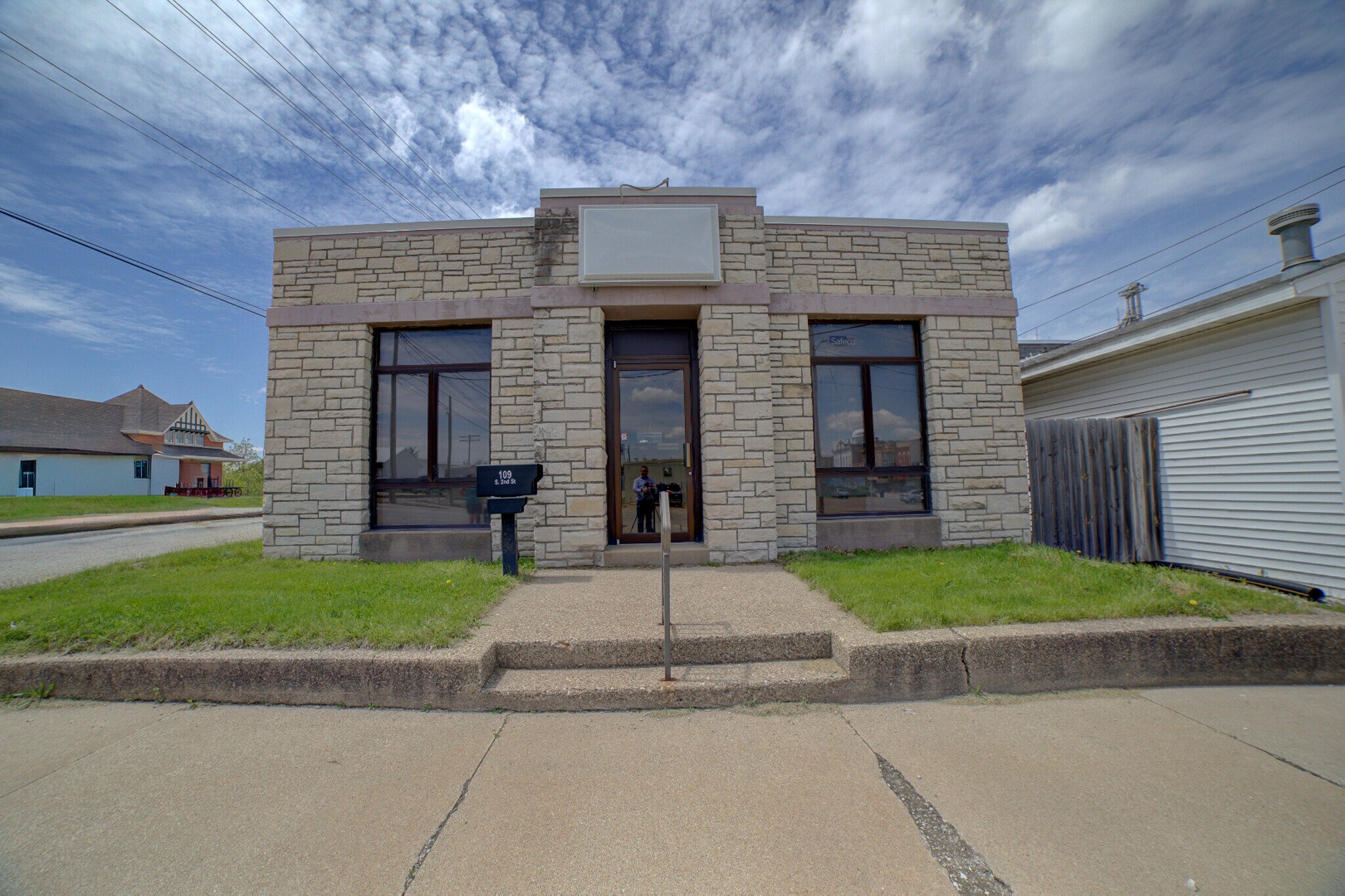 109 S 2nd St, Watseka, IL à vendre Photo de l’immeuble– Image 1 sur 13