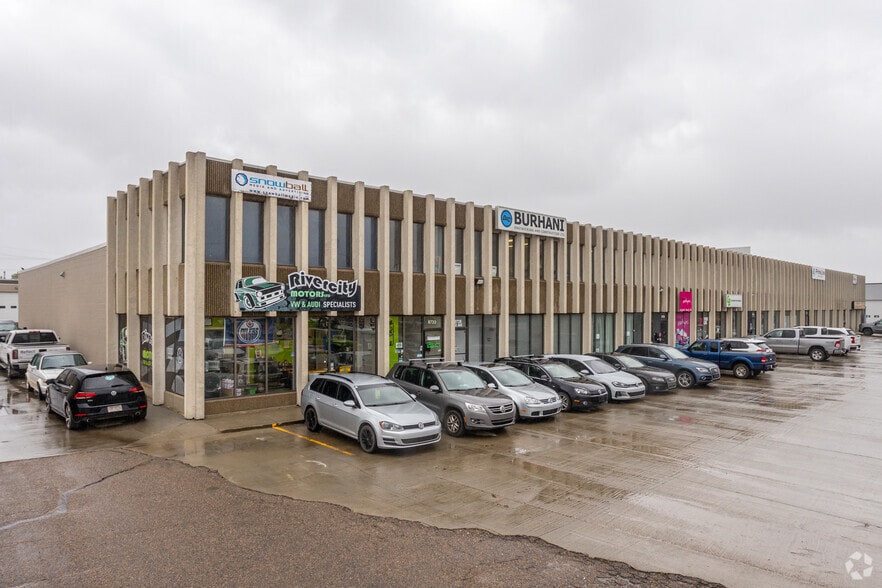 8733-8757 53 Av NW, Edmonton, AB à louer - Photo principale – Image 1 sur 2