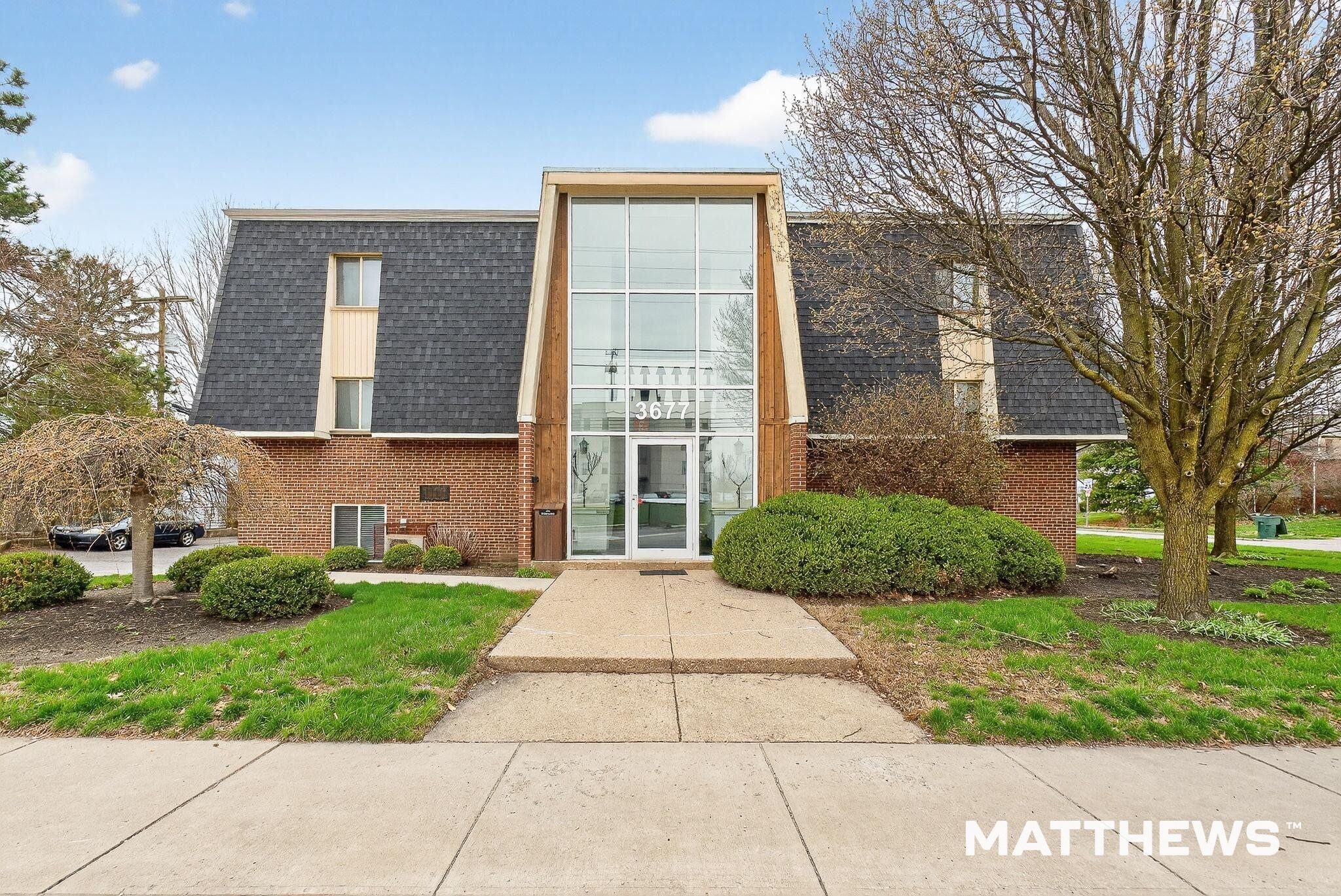 3677 Indianola Ave, Columbus, OH à vendre Photo principale– Image 1 sur 9