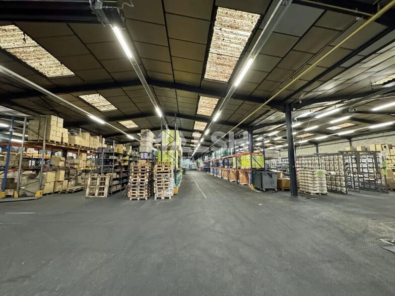 Industriel/Logistique dans Saint-Chamond à vendre - Photo de l’immeuble – Image 1 sur 5