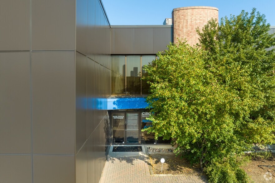 100 Courtland Ave, Vaughan, ON à louer - Photo de l’immeuble – Image 3 sur 4