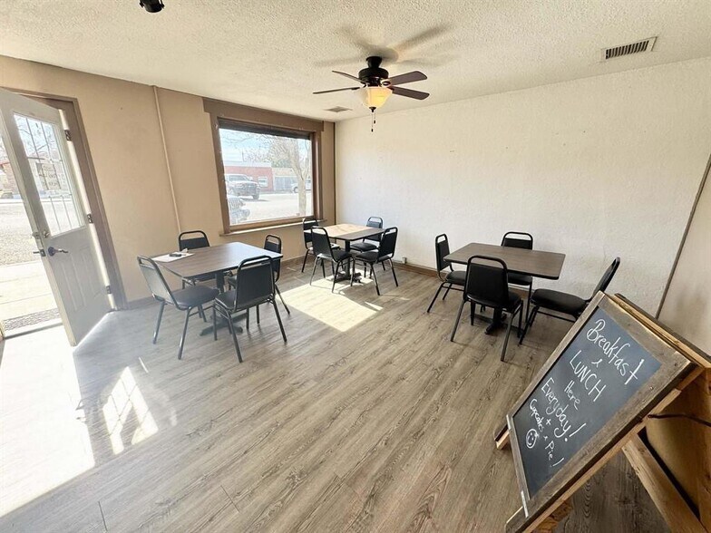 218 Main St, Coldwater, KS à vendre - Photo de l’immeuble – Image 2 sur 11
