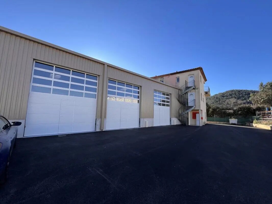 Local d’activités dans La Crau à louer Photo de l’immeuble– Image 1 sur 16