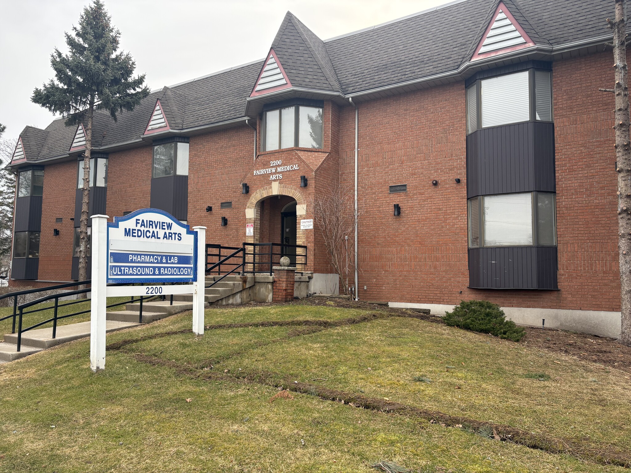 2200 Fairview St, Burlington, ON à louer Photo de l’immeuble– Image 1 sur 1