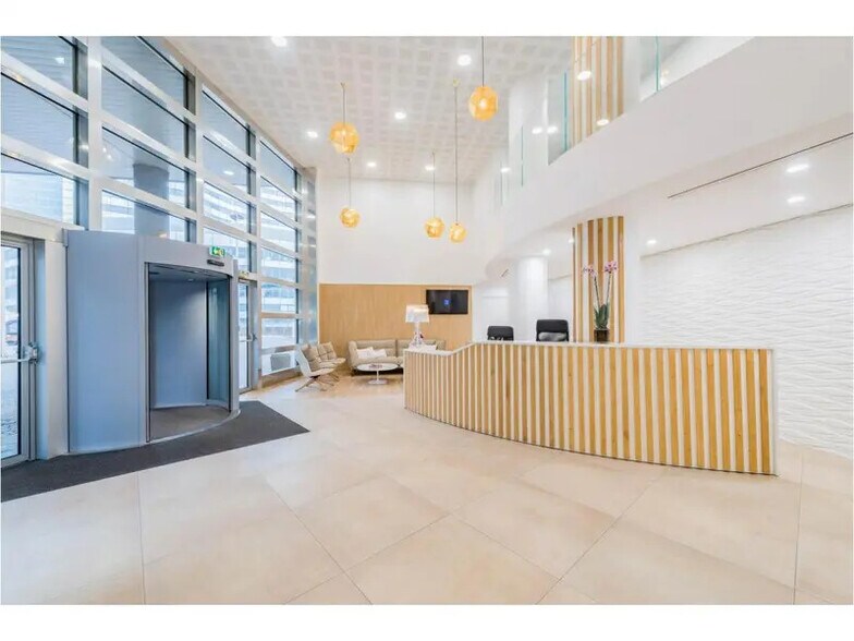 Bureau dans Courbevoie à louer - Hall d’entrée – Image 3 sur 25