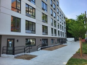 3436 Kingsbridge Ave, Bronx, NY à louer Photo de l’immeuble– Image 1 sur 4