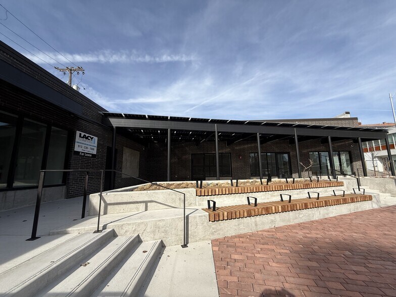 1718 Baltimore Ave, Kansas City, MO à louer - Photo de l’immeuble – Image 3 sur 15