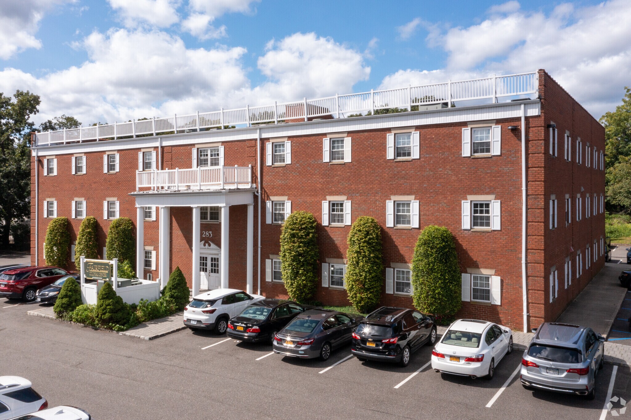 283 Commack Rd, Commack, NY à louer Photo principale– Image 1 sur 6