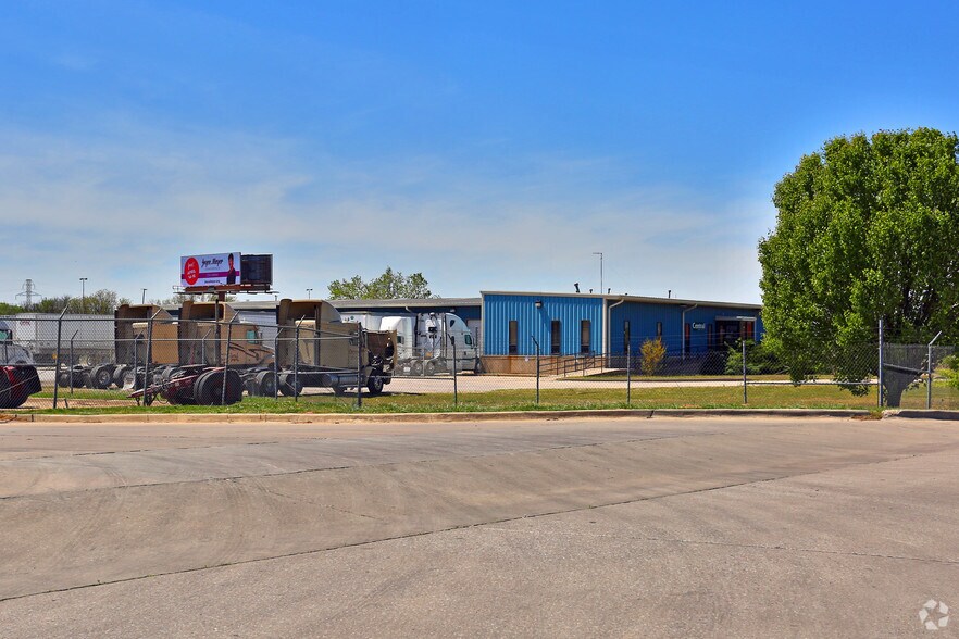325 Frontier Dr, Oklahoma City, OK à louer - Photo de l’immeuble – Image 3 sur 31