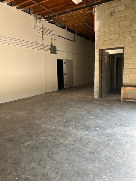 911 W C St, Wilmington, CA à vendre - Photo intérieure – Image 3 sur 22