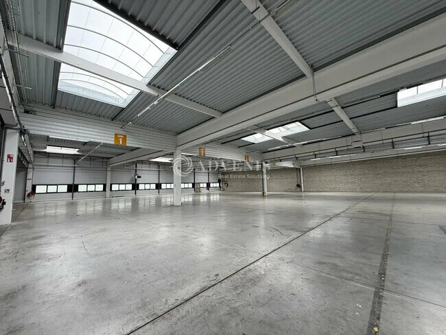 Plus de détails pour Local d'activités à louer