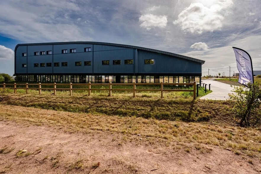 Bureau dans DOUVRES-LA-DÉLIVRANDE à louer - Photo de l’immeuble – Image 1 sur 9