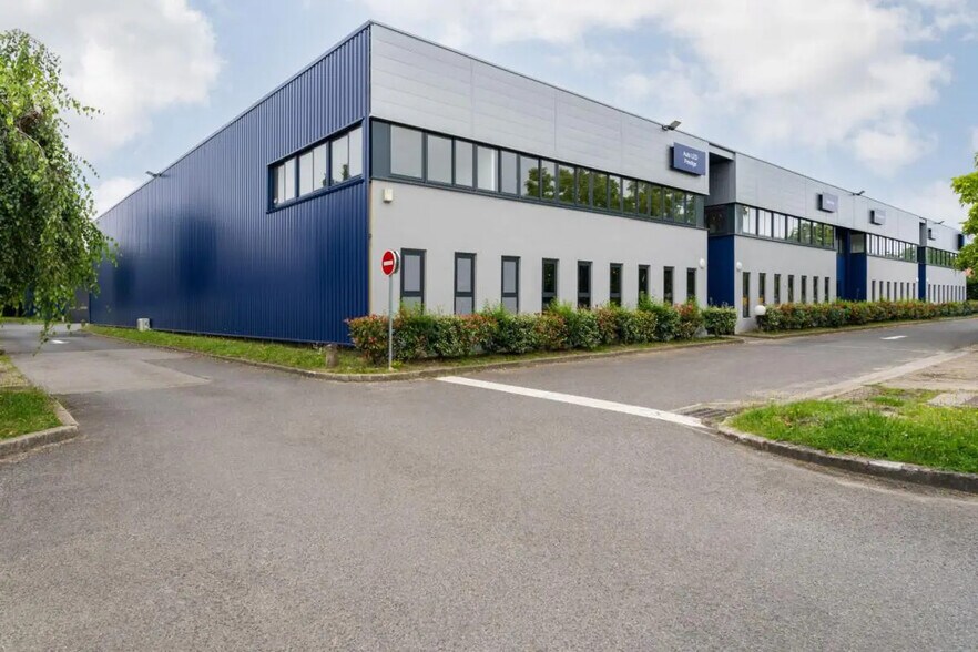 Industriel/Logistique dans SAINT-OUEN-L'AUMONE à louer - Photo de l’immeuble – Image 1 sur 17