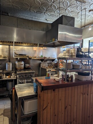 Plus de détails pour 536-540 E Fifth St, New York, NY - Local commercial à louer