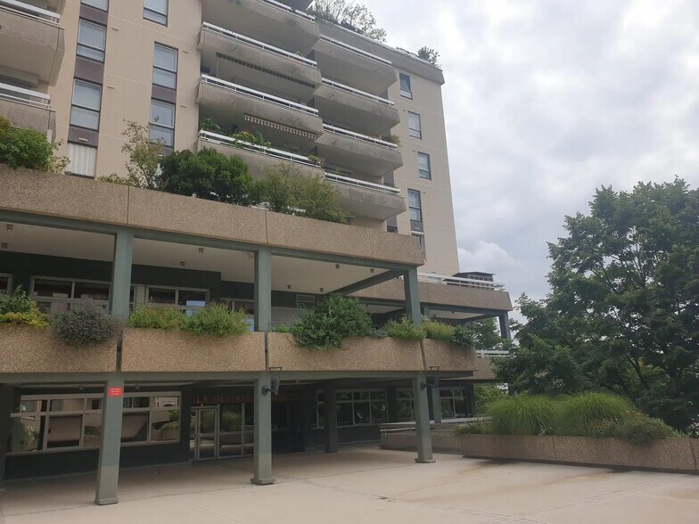 Bureau dans Charenton-Le-Pont à vendre - Photo de l’immeuble – Image 2 sur 8