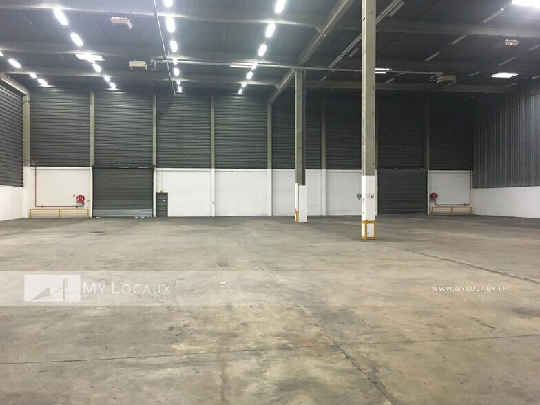 Industriel/Logistique dans Aulnay-sous-Bois à louer - Photo de l’immeuble – Image 3 sur 7