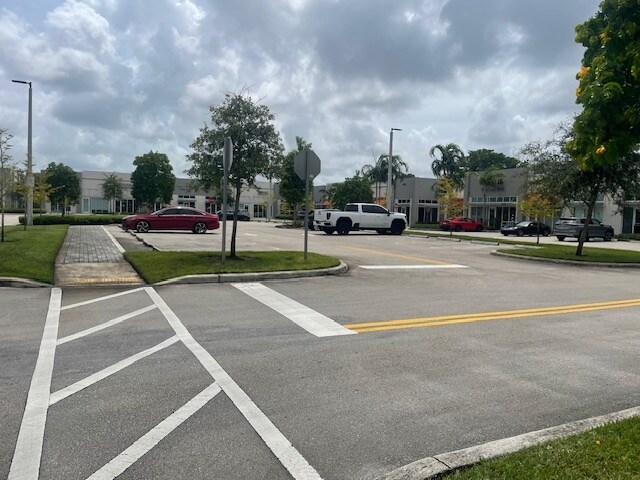 9610 Stirling Rd, Hollywood, FL à vendre - Photo de l’immeuble – Image 2 sur 8