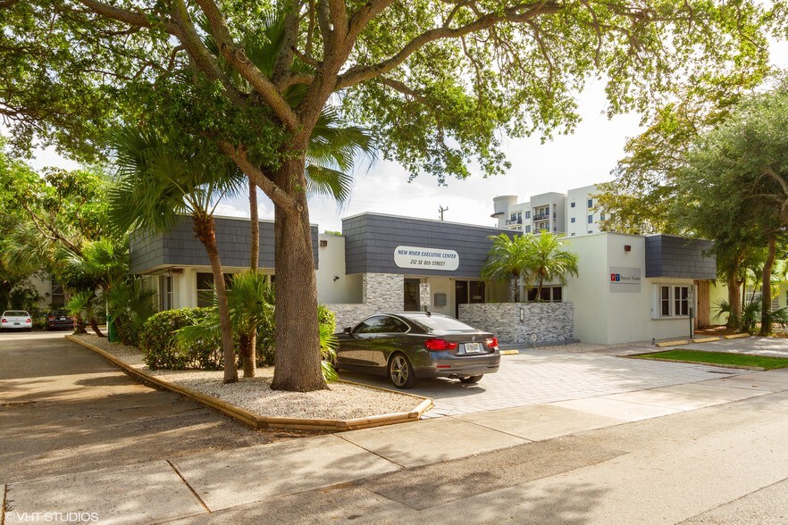 212 SE 8th St, Fort Lauderdale, FL à vendre - Photo principale – Image 1 sur 40