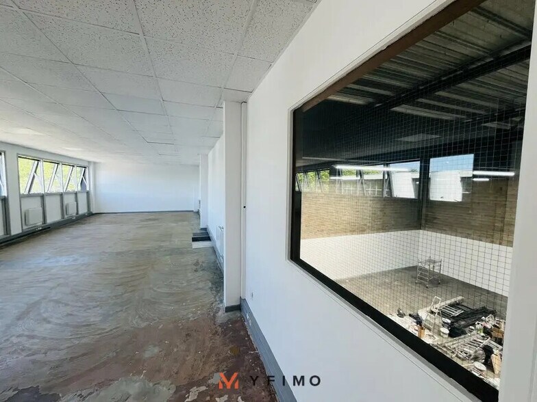 Industriel/Logistique dans Élancourt à louer - Photo de l’immeuble – Image 3 sur 5