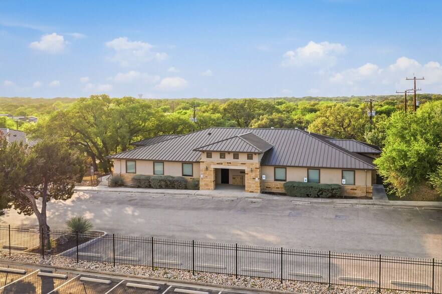 10007 Huebner Rd, San Antonio, TX à vendre - Photo de l’immeuble – Image 3 sur 37
