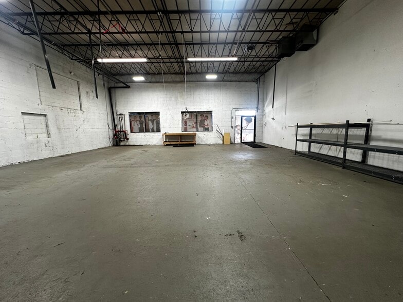 2154 Newbridge Rd, Bellmore, NY à louer - Photo intérieure – Image 3 sur 4