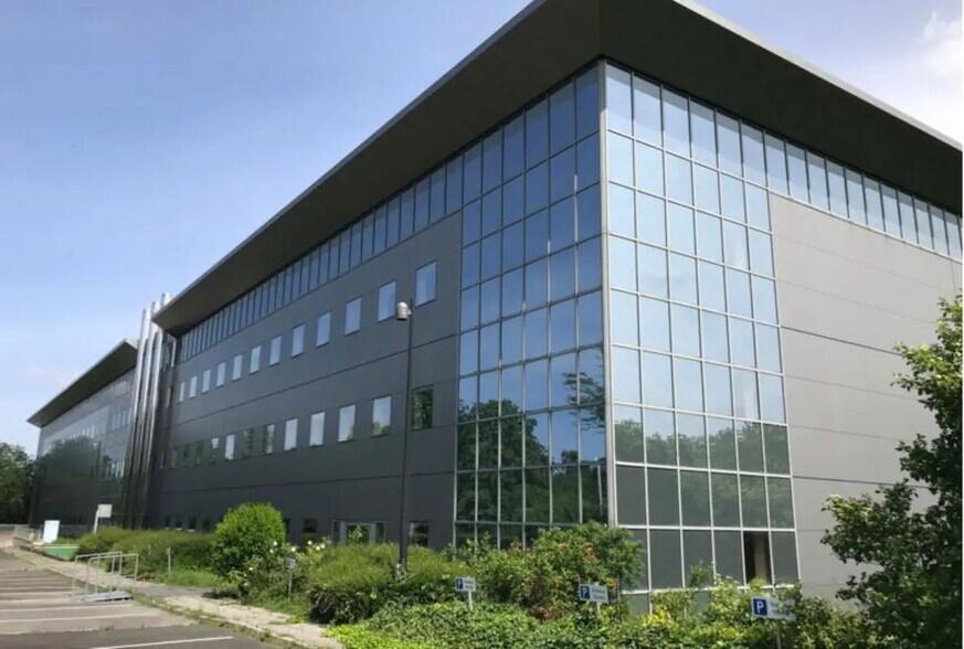 Bureau dans Trappes à louer - Photo de l’immeuble – Image 3 sur 4