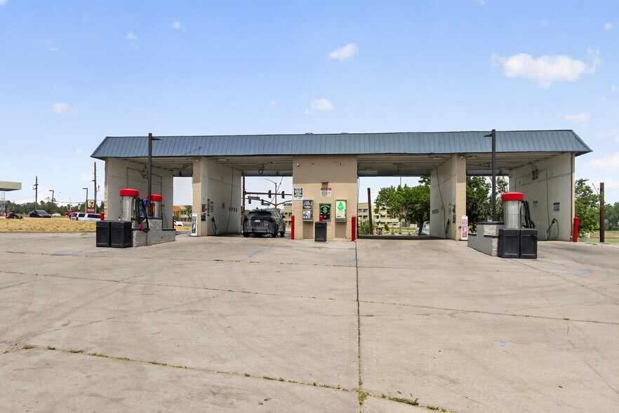 Freedom Auto Wash Portoflio portefeuille de 3 biens à vendre sur LoopNet.fr - Photo de l’immeuble – Image 3 sur 3