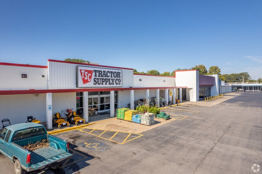 2000 E Cherokee Ave, Sallisaw, OK à vendre - Photo principale – Image 1 sur 7
