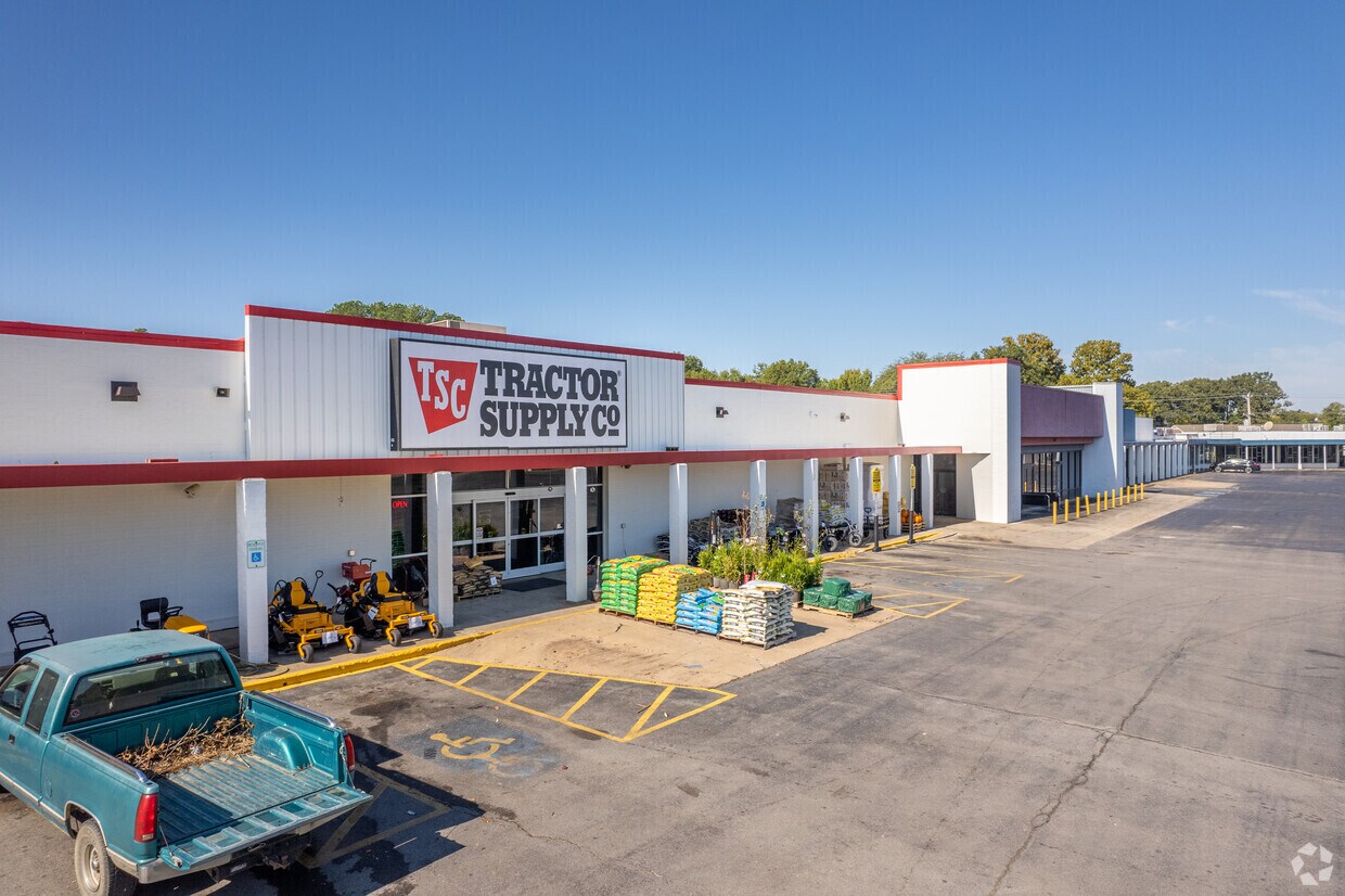 2000 E Cherokee Ave, Sallisaw, OK à vendre Photo principale– Image 1 sur 8