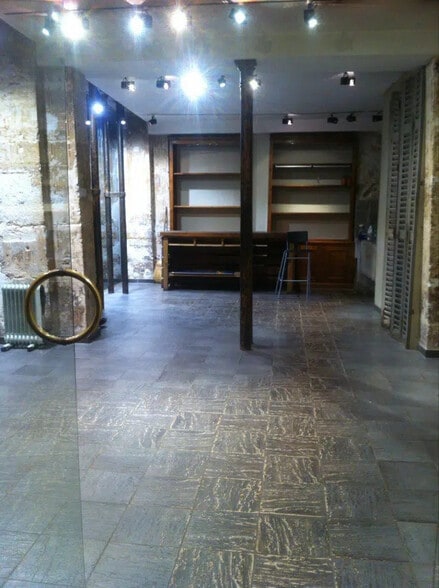 Local commercial dans Paris à louer - Photo de l’immeuble – Image 2 sur 3