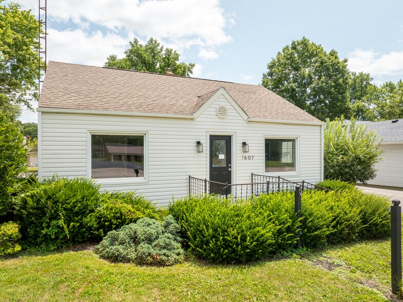 1607 Chester Blvd, Richmond, IN à vendre - Photo de l’immeuble – Image 2 sur 27