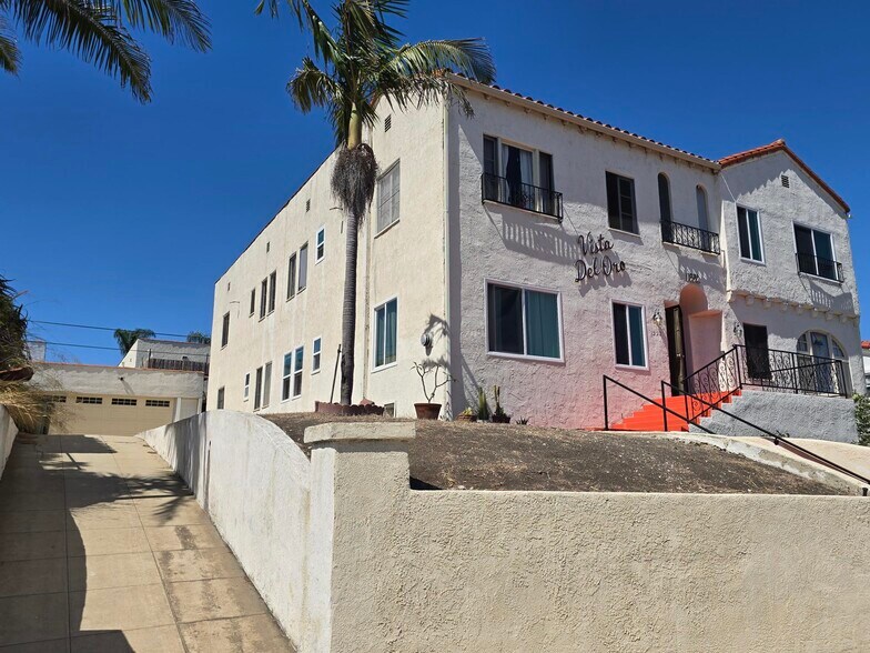 1352 W 10th St, San Pedro, CA à vendre - Photo de l’immeuble – Image 2 sur 11
