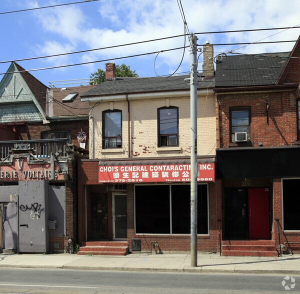 198 Bathurst St, Toronto, ON à vendre - Photo de l’immeuble – Image 2 sur 2