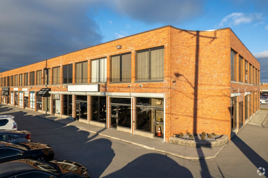 4501-4517 Chesswood Dr, Toronto, ON à louer - Photo principale – Image 1 sur 5