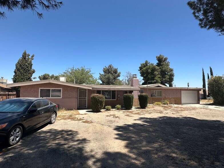 15826 Bear Valley Rd, Victorville, CA à vendre - Photo de l’immeuble – Image 2 sur 3