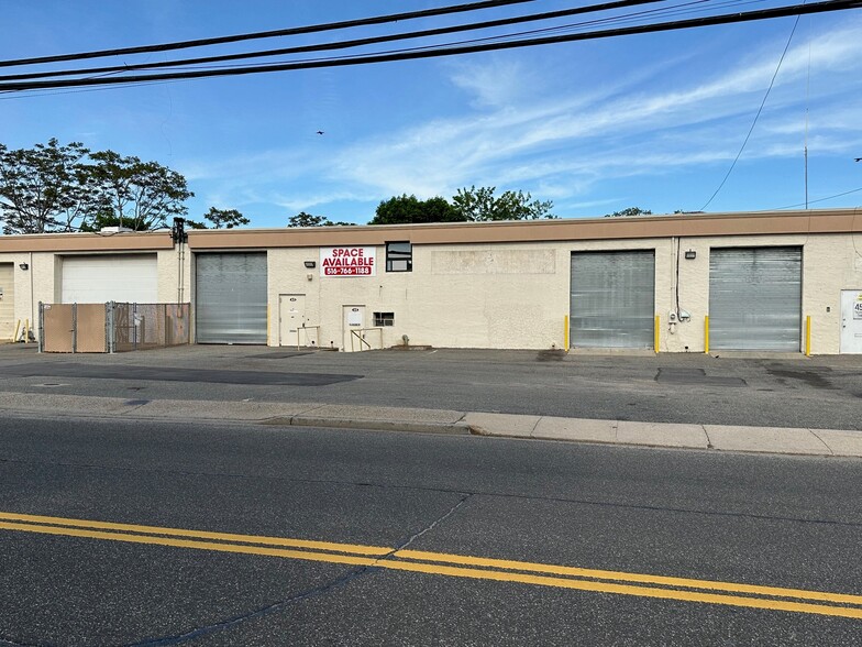 35-51 Bloomingdale Rd, Hicksville, NY à louer - Photo de l’immeuble – Image 3 sur 6