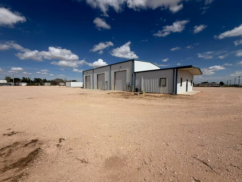 3105 S County Road 1255, Midland, TX à louer - Photo de l’immeuble – Image 2 sur 10