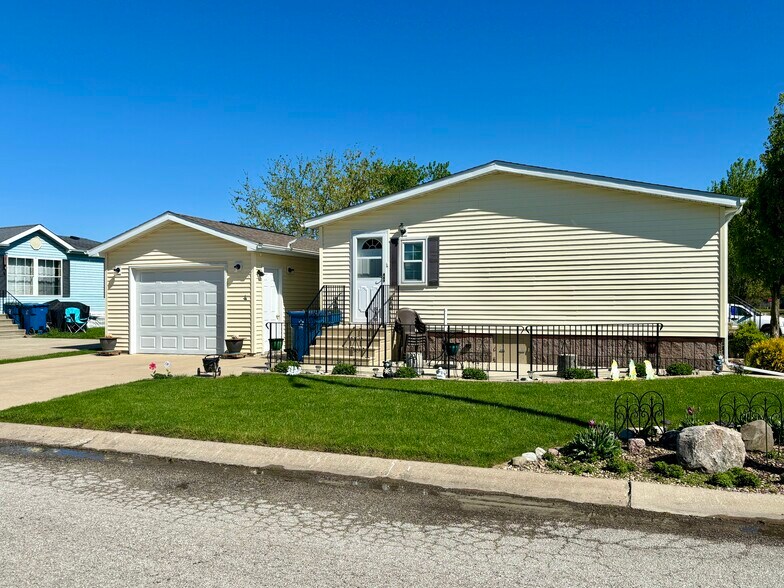 104 Enterprise Dr, Chenoa, IL à vendre - Photo de l’immeuble – Image 2 sur 26