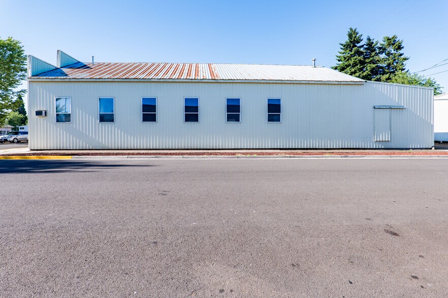 489 Front St, Junction City, OR à vendre - Photo de l’immeuble – Image 3 sur 22