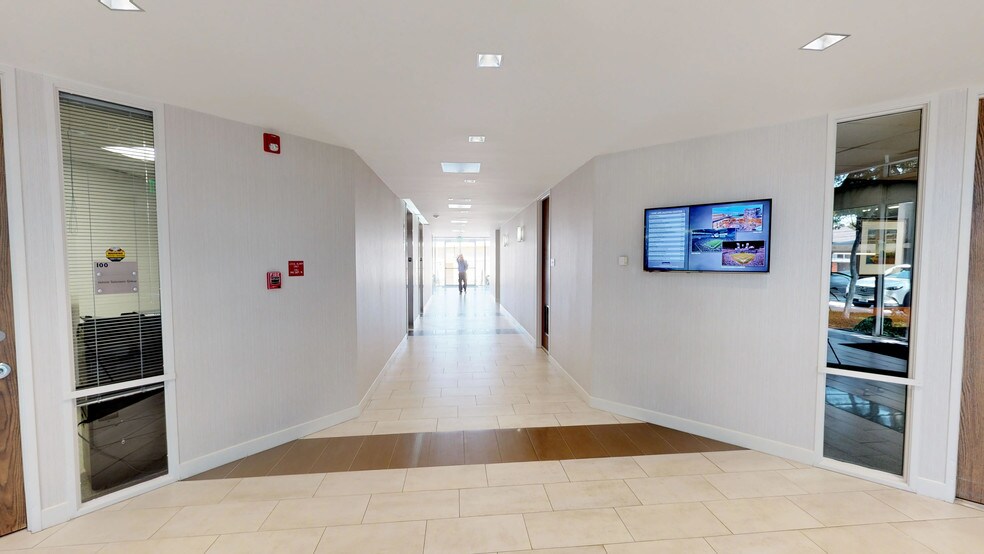 1112 E Copeland Rd, Arlington, TX à louer - Numérisation 3D Matterport – Image 2 sur 15