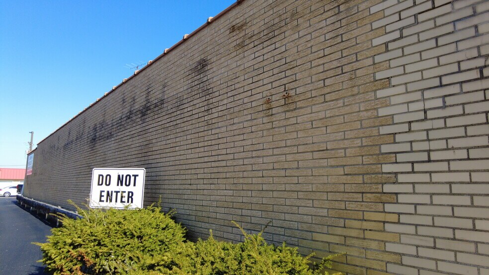 116 Constitution Plaza, Monticello, IN à louer - Photo de l’immeuble – Image 3 sur 9