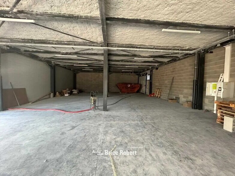 Local d'activités dans Décines-Charpieu à vendre - Photo intérieure – Image 2 sur 5