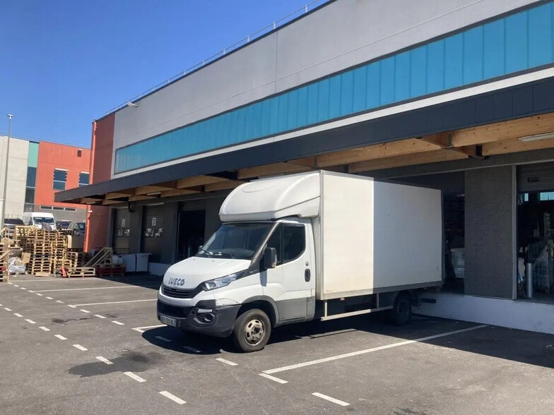 Bureau dans Les Arcs à louer - Photo de l’immeuble – Image 3 sur 10