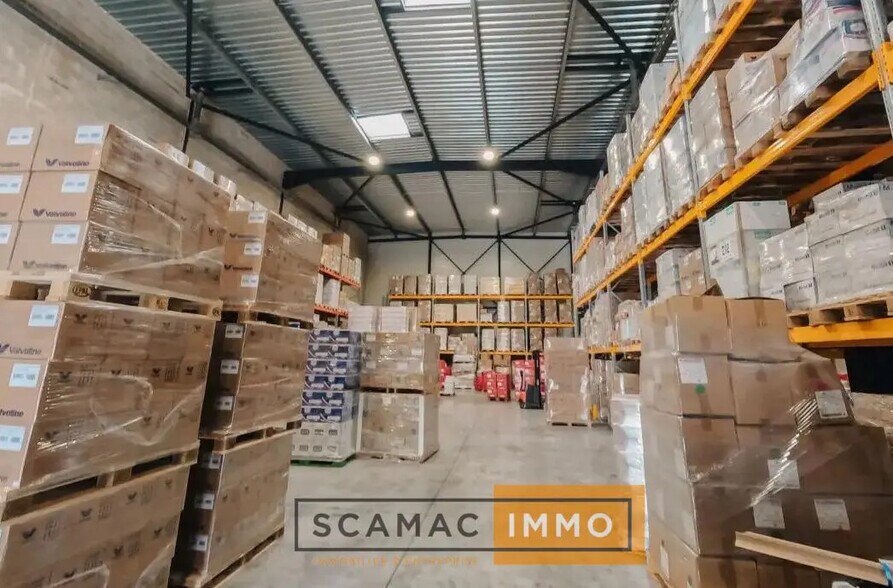 Industriel/Logistique dans LES MILLES à louer - Photo de l’immeuble – Image 2 sur 4
