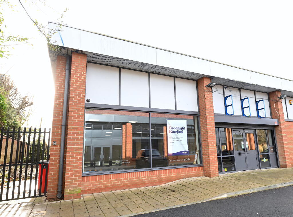 270 Hornchurch Rd, Hornchurch à louer Photo de l’immeuble– Image 1 sur 4
