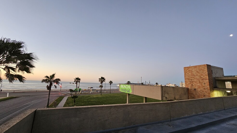 2102 Seawall Blvd, Galveston, TX à vendre - Photo de l’immeuble – Image 3 sur 13