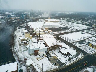 Plus de détails pour 1 River St, South Glens Falls, NY - Industriel/Logistique à vendre