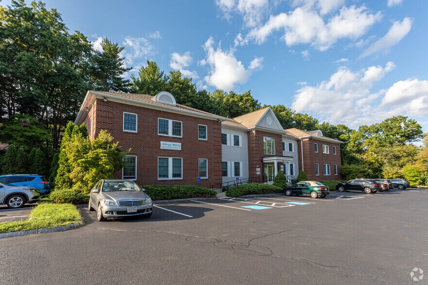 68 Tadmuck Rd, Westford, MA à louer - Photo de l’immeuble – Image 1 sur 8